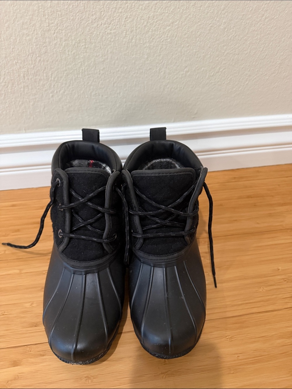 Skechers Woman’s Black Lace-Up Waterproof Snow Boots
